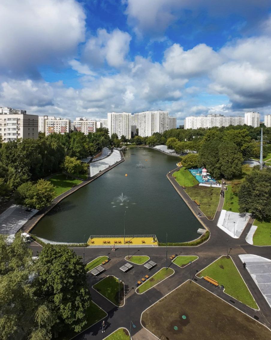 Сергей Собянин открыл новую прогулочную зону у Беловежского пруда на западе Москвы