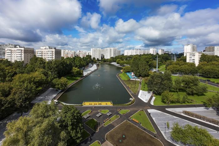 Сергей Собянин открыл новую прогулочную зону у Беловежского пруда на западе Москвы