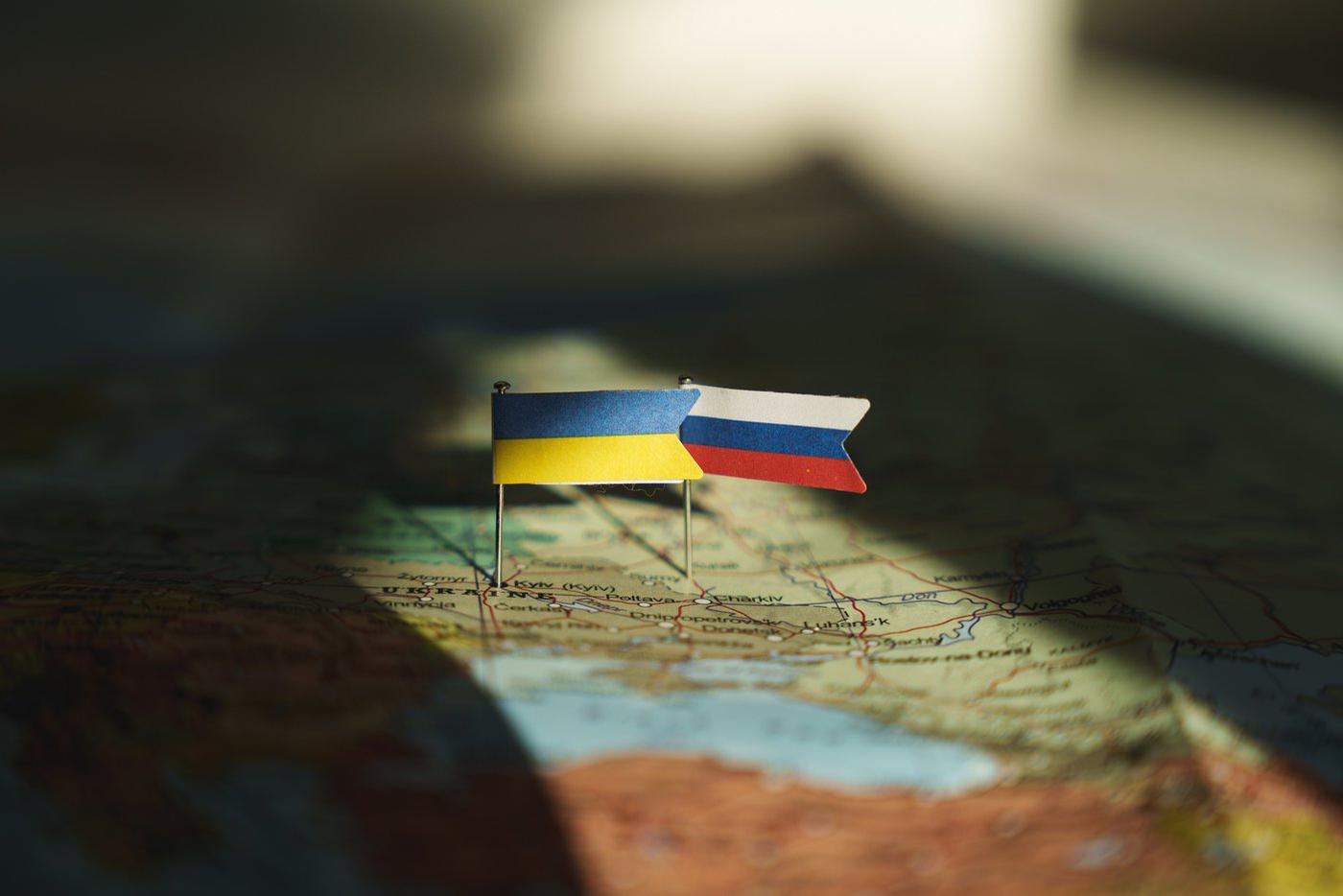 Россия готова обсуждать с Украиной политические аспекты урегулирования, заявил Лавров
