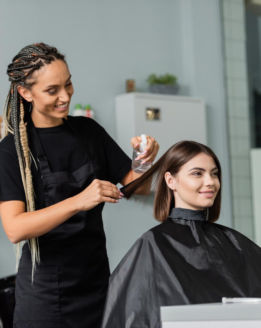 Как вернуть блеск пересушенным волосам: топ салонных процедур от эксперта