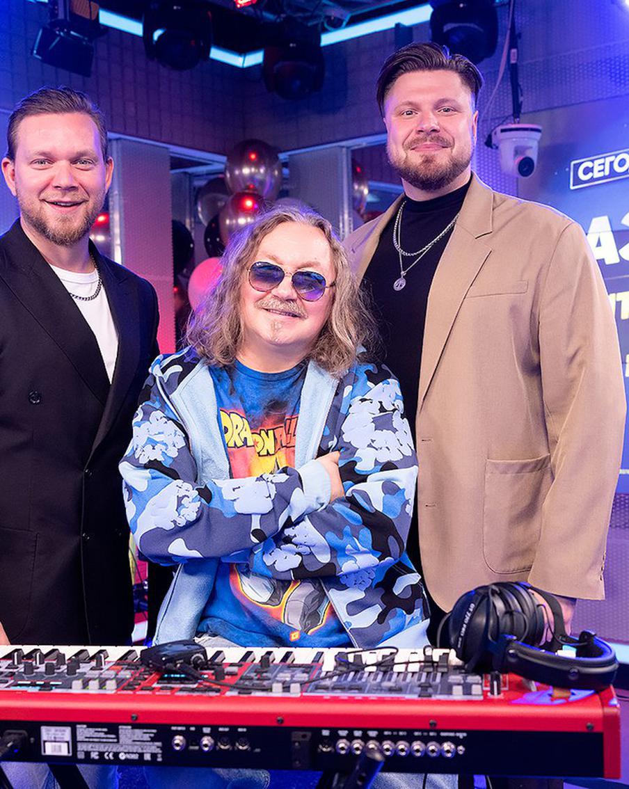 Игорь Николаев стал тайным гостем в радиоэфире, дал концерт и озолотил крымчанку