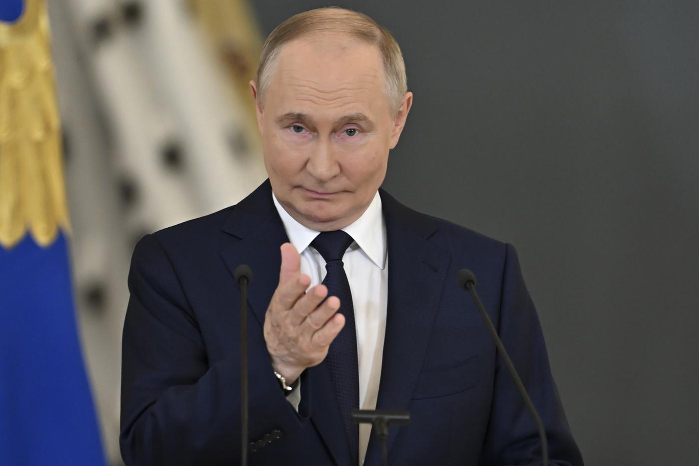 Путин удивился званию девушки, задавшей ему вопрос на встрече в Сарове