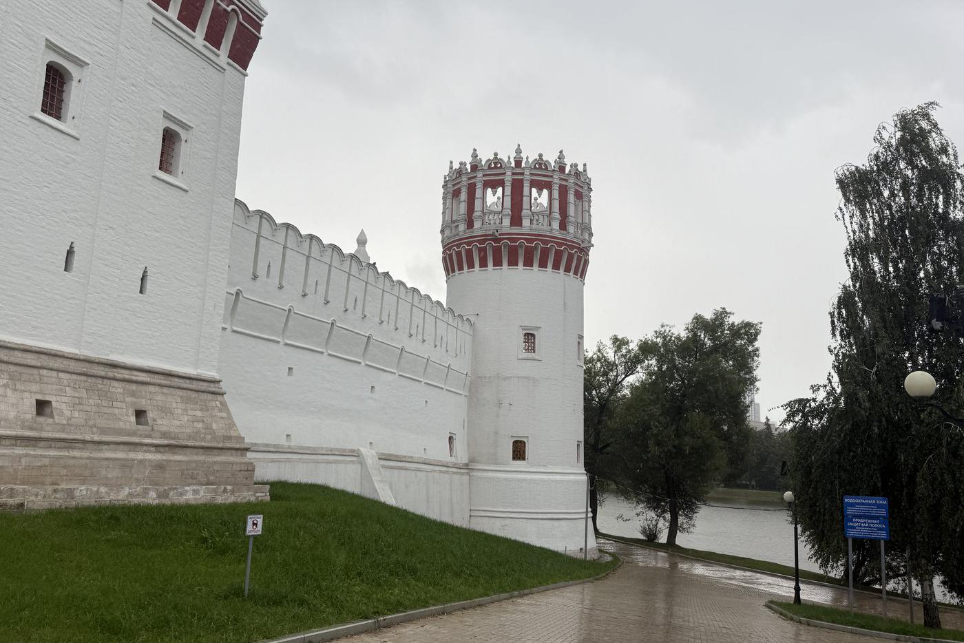 Напрудная башня Новодевичьего монастыря.