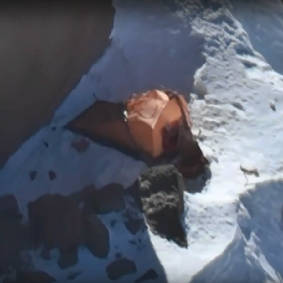 Скриншот видео, которое, по словам Михаила Наговицина, было снято 19 августа. Наталья действительно машет рукой из палатки