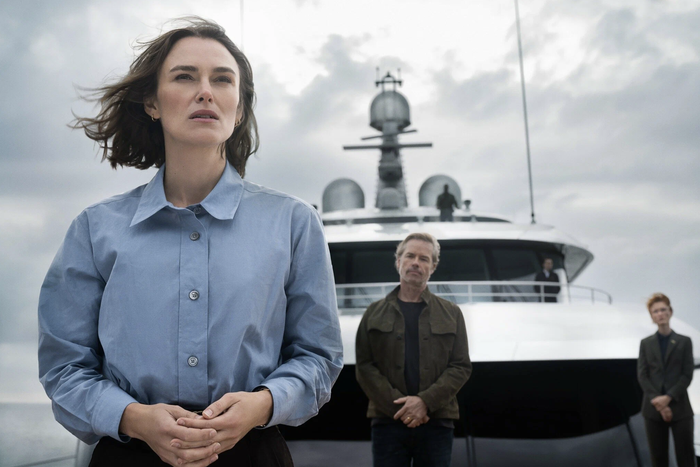 Кира Найтли взаперти на яхте посреди океана: первый трейлер триллера "Девушка из каюты №10"