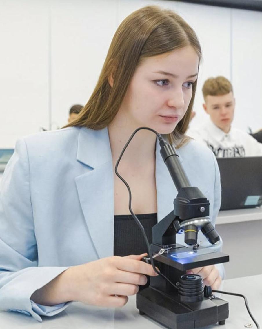 Собянин представил новые цифровые решения в "Московской электронной школе"