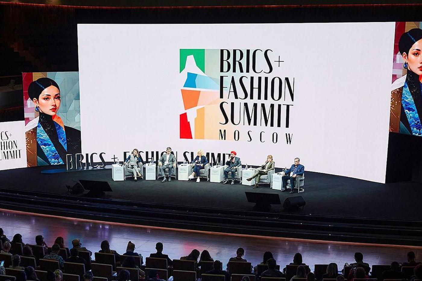 Модные показы, выставка и деловые сессии: в Москве стартовал BRICS+ Fashion Summit