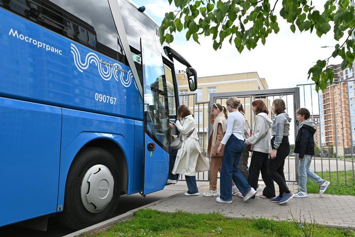 До 100 автобусов Мосгортранса в день будут перевозить учащихся до музеев в этом учебном году