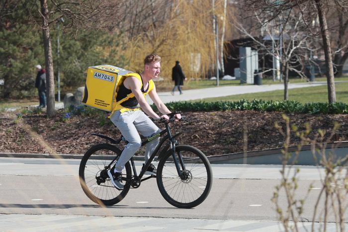 Максим Ликсутов: 80% жителей столицы пользуются доставкой продуктов и товаров на дом