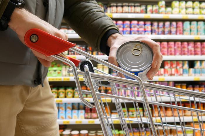 На этой неделе отмечался ежегодный день рождения консервной банки. Как часто стоит есть консервы и чем они вообще полезны для организма?