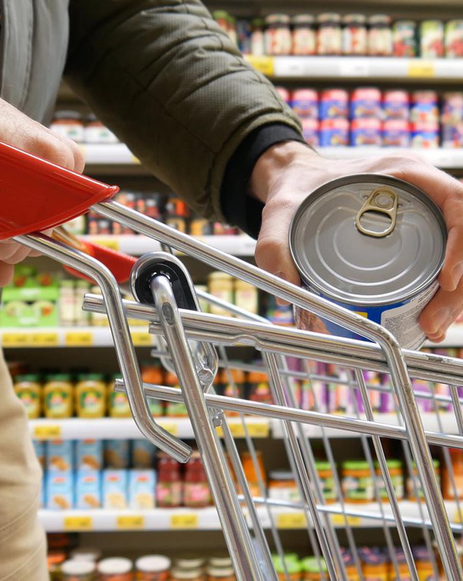 На этой неделе отмечался ежегодный день рождения консервной банки. Как часто стоит есть консервы и чем они вообще полезны для организма?