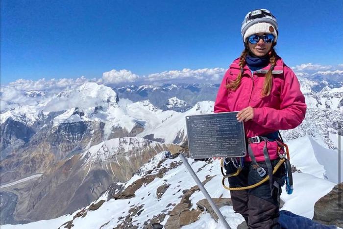 Альпинист Ищенко: Наговицина поднималась на пик Победы уже с переломом ноги