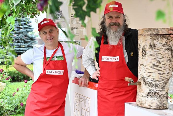 Участники фестиваля "Вкусы России" отправили гуманитарную помощь в зону СВО