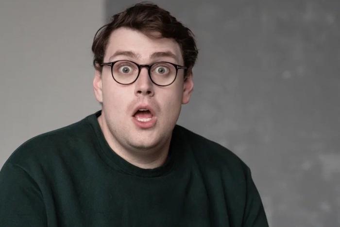 "И спустя 13 лет я ненавижу слово "маршрутка": актёр из США Дэниел Барнс рассказал о жизни в России