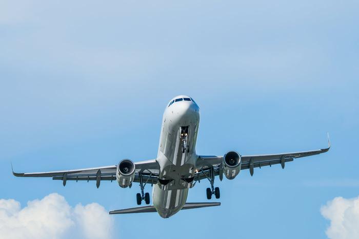 Россиянам с 1 сентября станет проще сдавать билеты авиакомпаниям и пользоваться услугами перевозчиков в случае опоздания на рейс