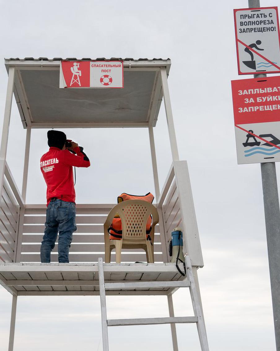 В крымской Алуште произошло обрушение причала вместе с четырьмя находившимися на нём рыбаками