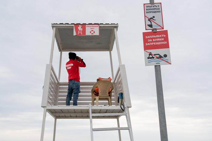 В крымской Алуште произошло обрушение причала вместе с четырьмя находившимися на нём рыбаками