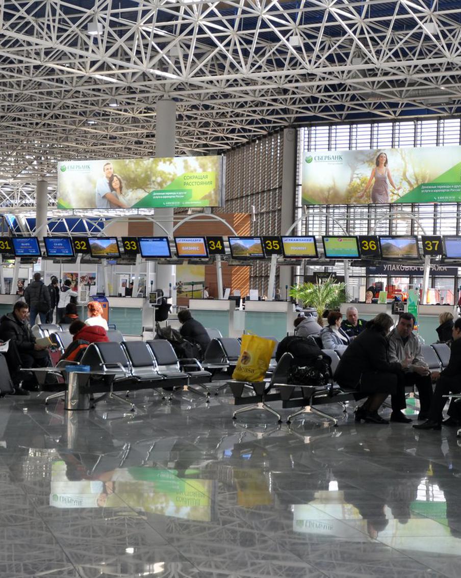 В аэропорту Сочи с вечера 30 августа задерживаются более 50 авиарейсов на внутренних и международных направлениях