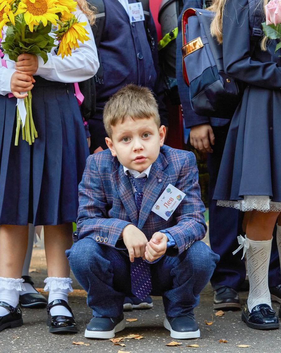 "Я плакал и сидел с отличницей, которая не давала списывать": знаменитости вспомнили про лучшие и худшие дни в школе