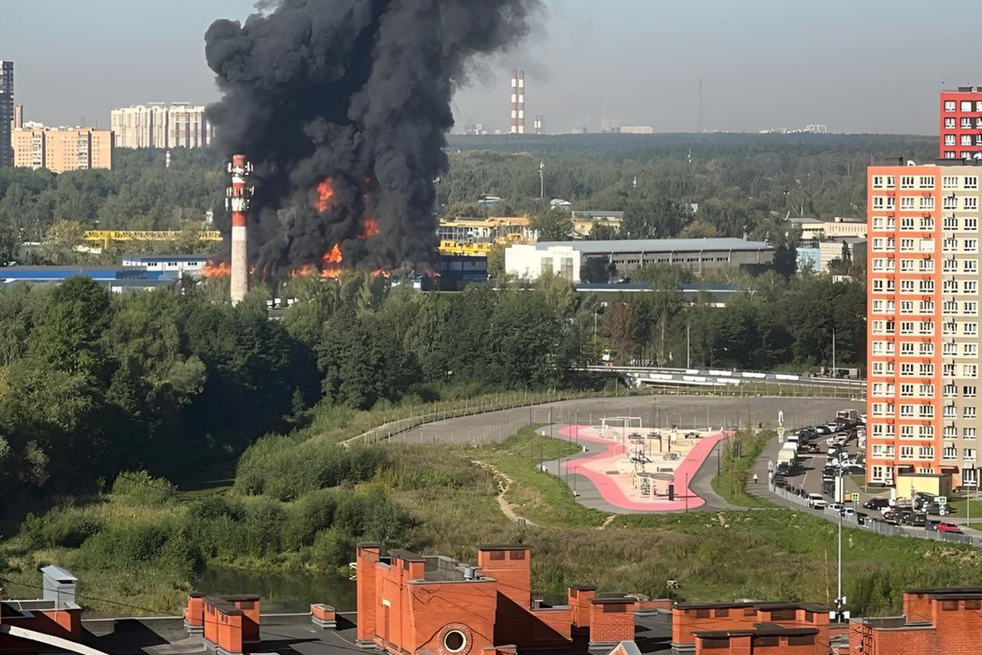Общая площадь возгорания на складе в подмосковной Балашихе составила 4 тысячи квадратных метров