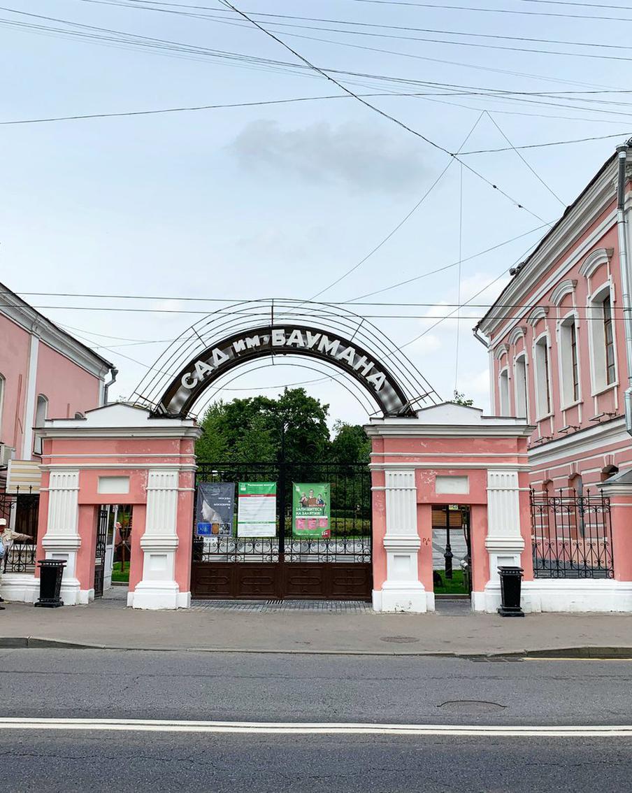 Подзарядить электромобиль можно, пока вы наслаждаетесь просмотром фильма в летнем кинотеатре