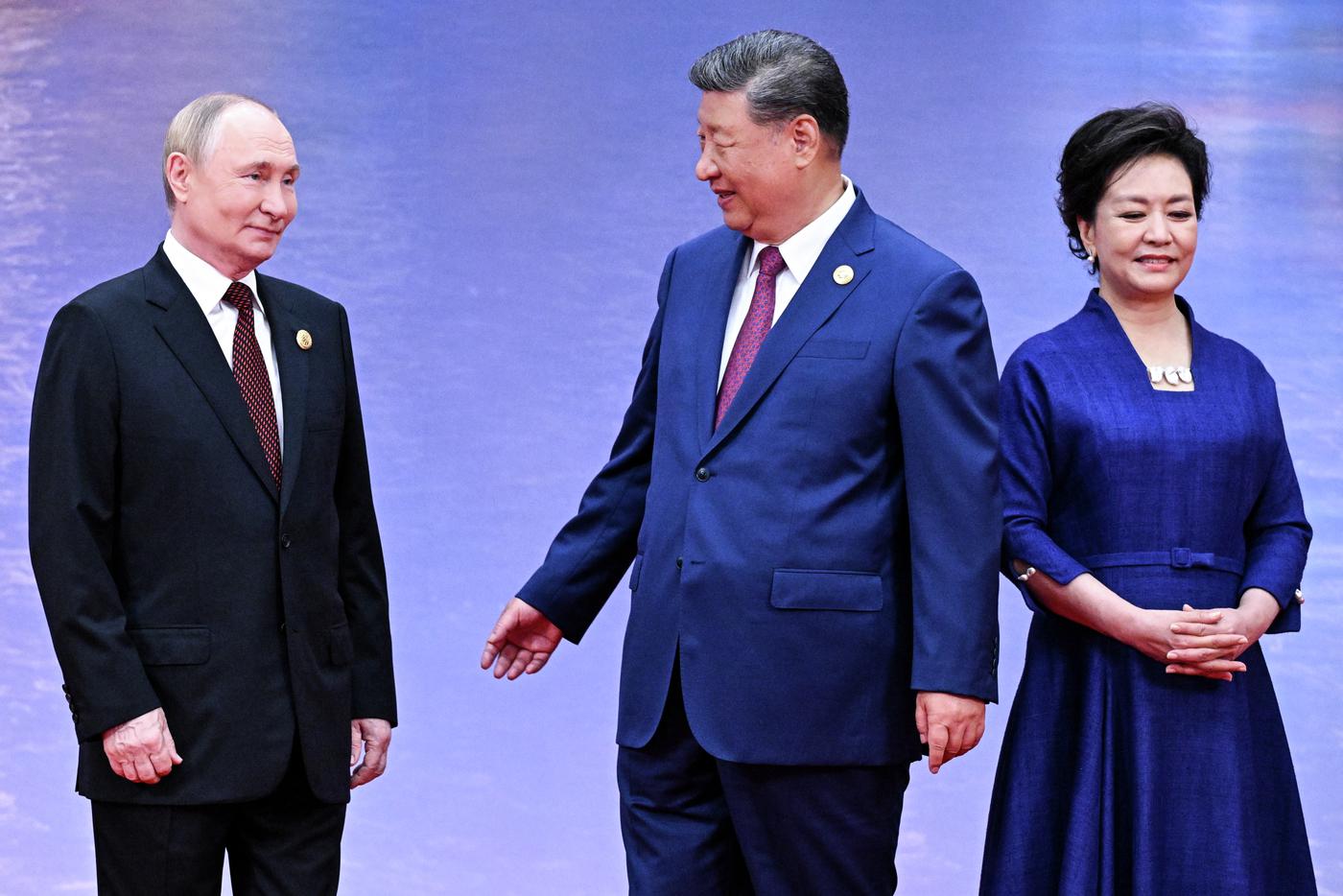 Путин и Цзиньпин обсудили российско-американские контакты на саммите ШОС