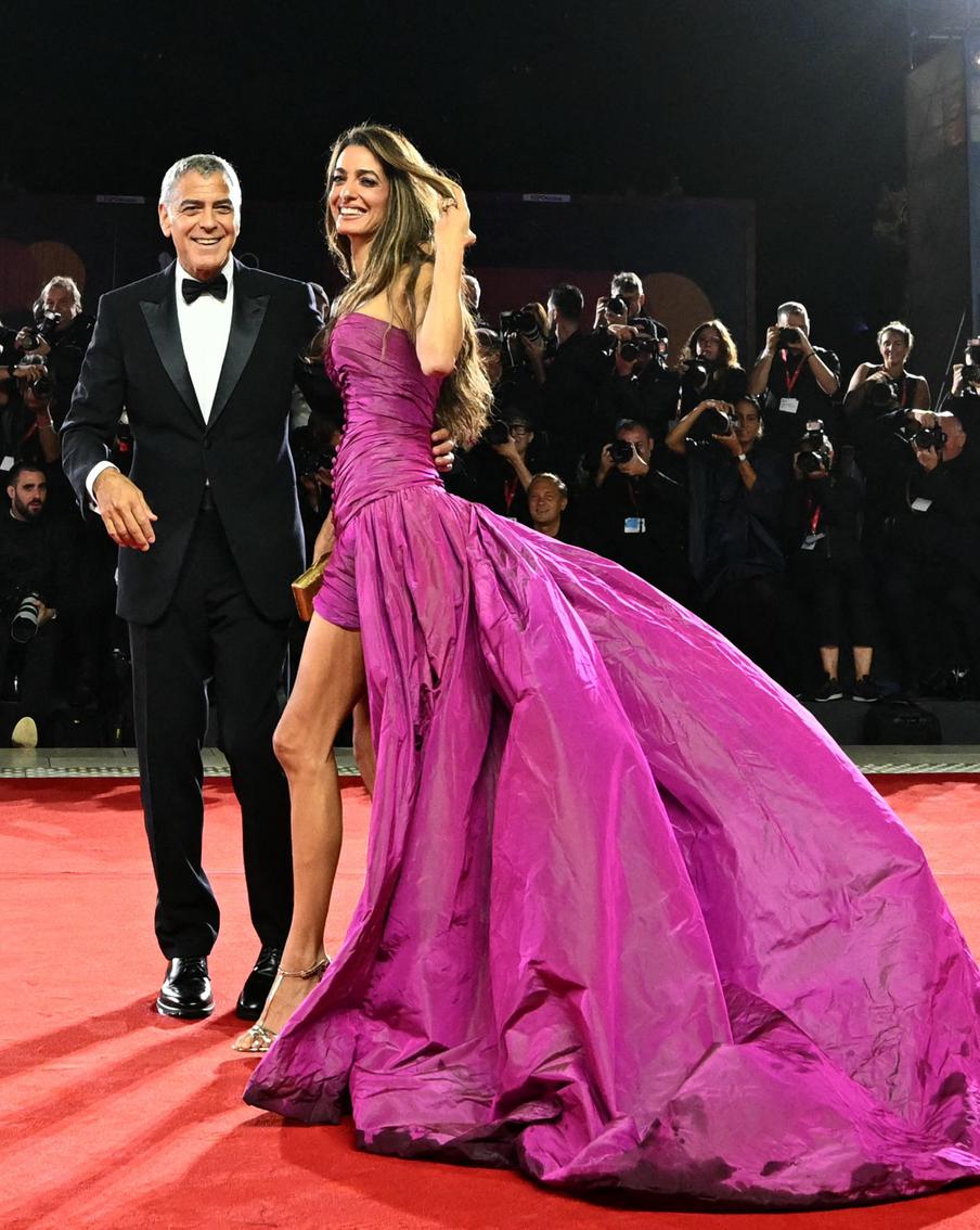 Самые стильные образы звёзд на 82-м Венецианском кинофестивале