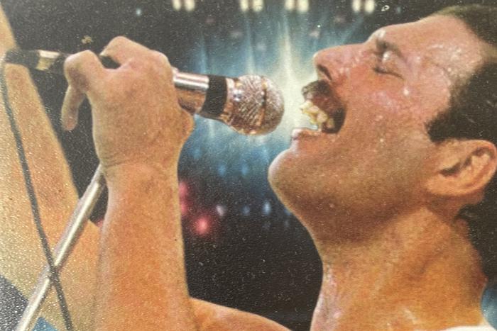 "Насиловали в школе": дочь Фредди Меркьюри рассказала о его детстве