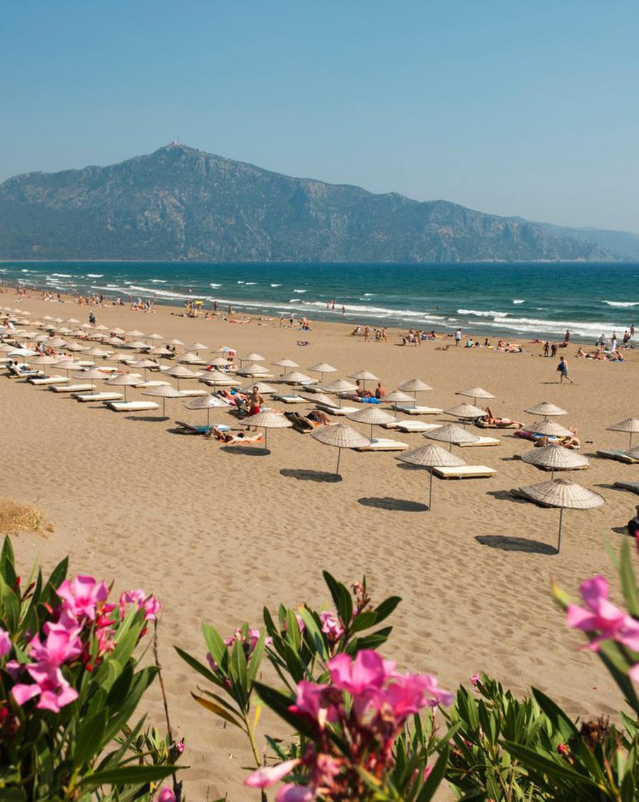 Отдых на курортах Турции и ОАЭ в сентябре обойдётся дешевле Сочи