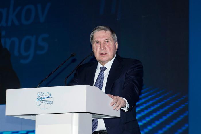 Российские власти опровергли информацию о начале подготовки трёхсторонней встречи лидеров США, России и Украины