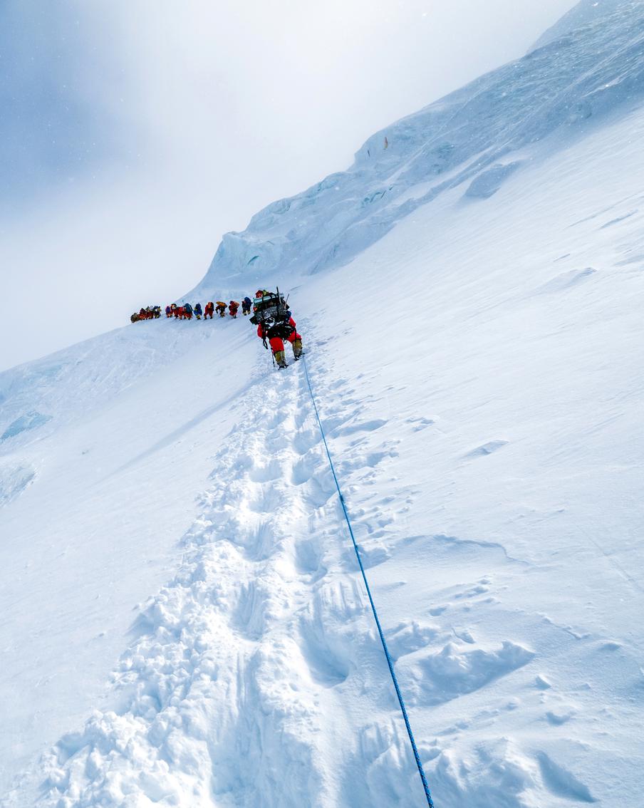 Наталью Наговицину пытались спасти на Пике Победы – зачем альпинисты рискуют жизнью