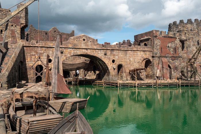 Новые уникальные декорации для съёмок представили в кинопарке "Москино"