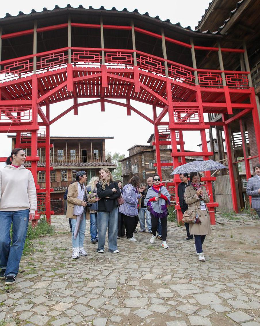 Созданный "Москино" парфюм позволяет ощутить себя зрителем кинотеатра XX века