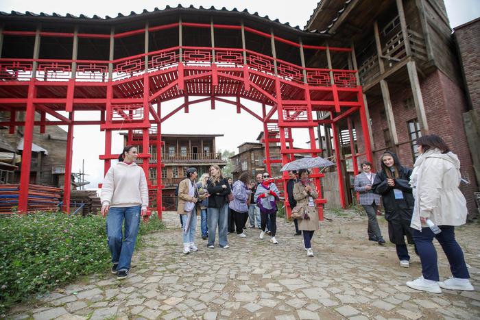 Созданный "Москино" парфюм позволяет ощутить себя зрителем кинотеатра XX века