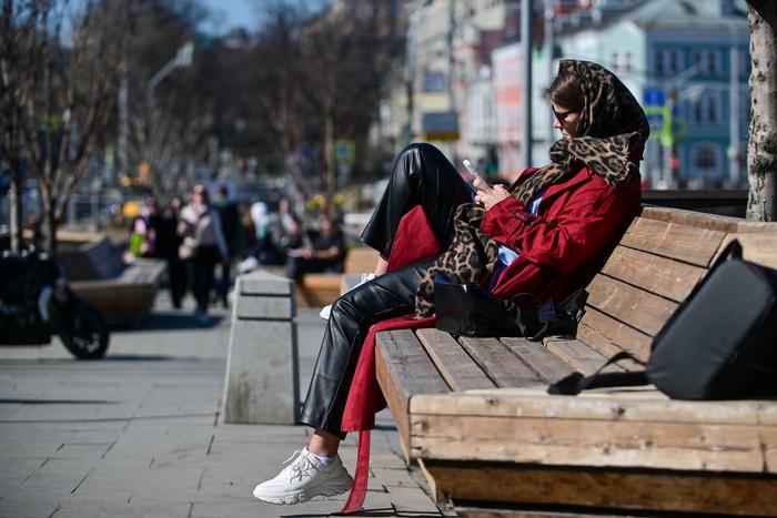 "Смартфонная шея": китайца парализовало ниже груди из-за тяги к гаджетам