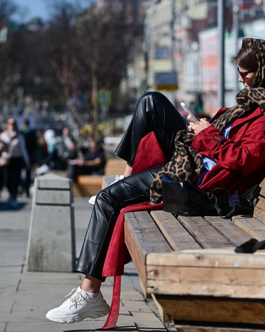 "Смартфонная шея": китайца парализовало ниже груди из-за тяги к гаджетам