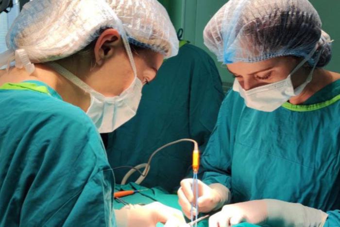 Тонкий голос у мужчины больше не проблема: москвичу "исправили" тембр в столичной больнице