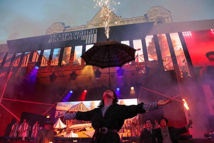 Каменькович хохотал, а Богомолов передумал ехать на море: что думают звёзды о "Театральном бульваре"