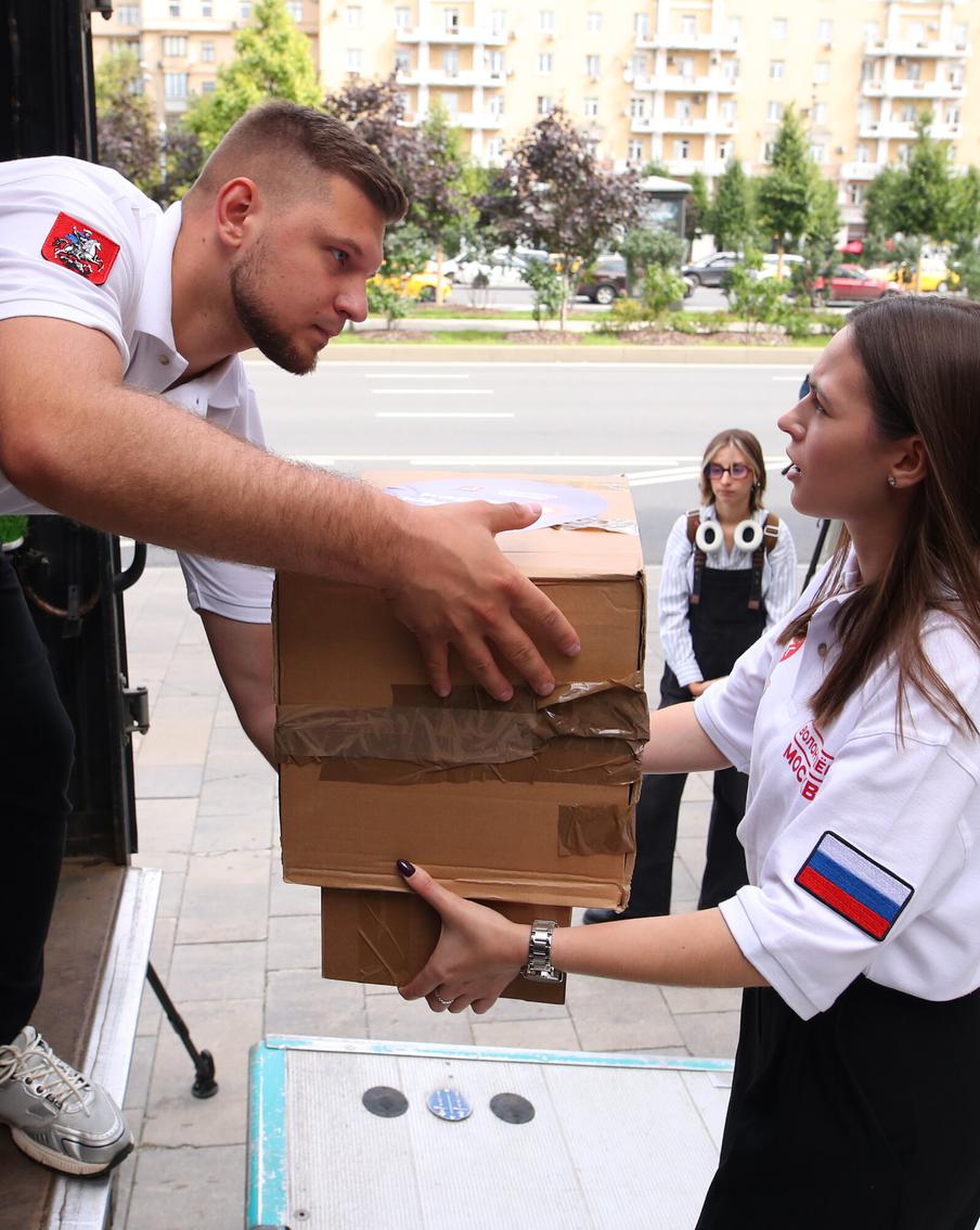 Как школьники, их родители и учителя из СЗАО собирают помощь для участников СВО