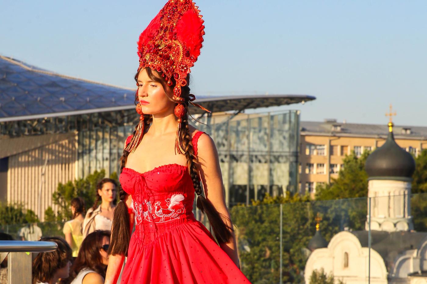 Чем удивили зрителей на Московской неделе моды. В какую сторону смотрят сегодня дизайнеры и бренды