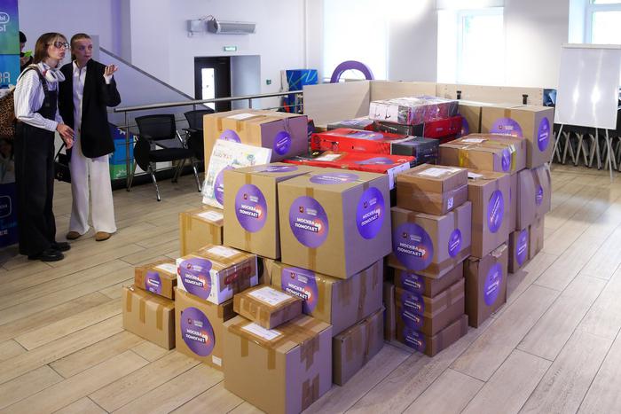 Студенты столичного колледжа помогают собирать помощь для участников СВО