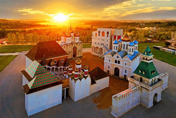 Названы самые востребованные для съёмок декорации в кинопарке "Москино"