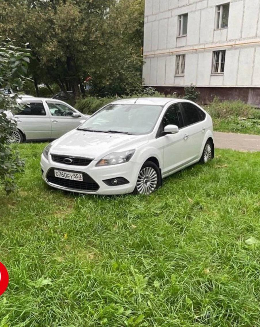 Какие штрафы грозят тем, кто оставляет машины на газонах