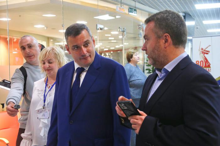 Александр Хинштейн поблагодарил Москву за открытие избирательных участков для курян