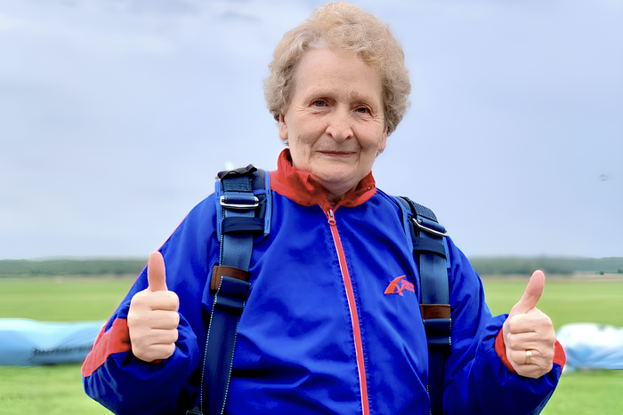 Бегом, с парашютом или с ракеткой в руках: московские пенсионеры покоряют спортивные вершины