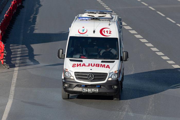 Туристы из России массово заболели после купания на пляжах Турции