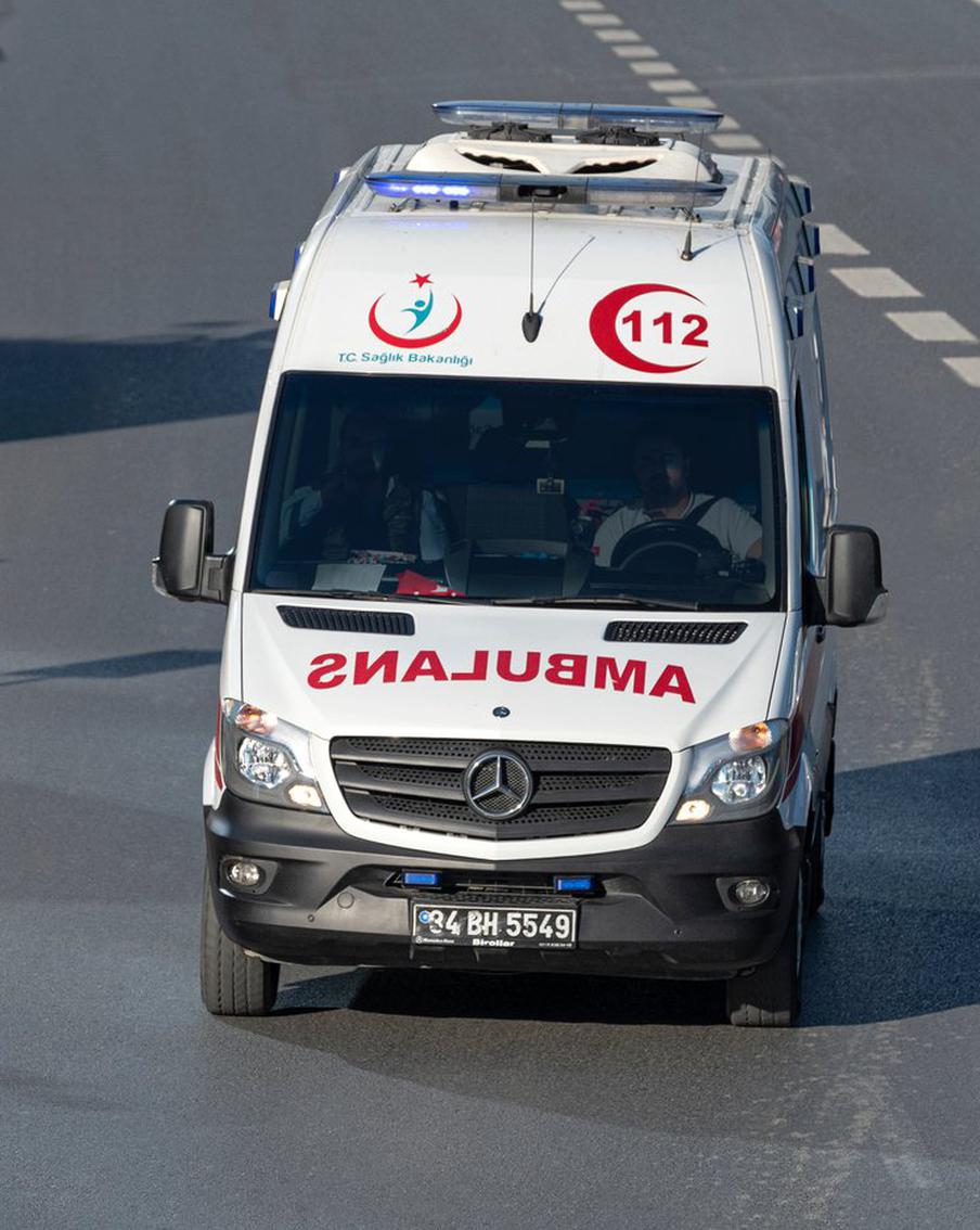 Туристы из России массово заболели после купания на пляжах Турции