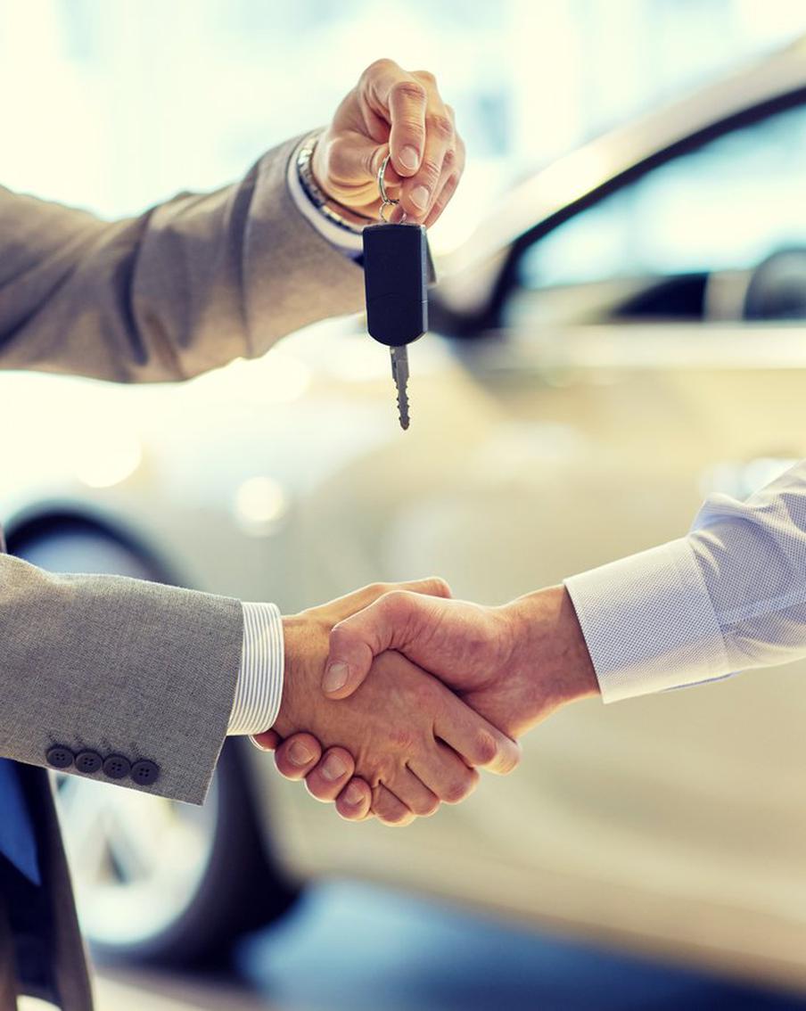 Слежка бывших владельцев, переплата и штрафы: какие опасности подстерегают при купле-продаже автомобиля