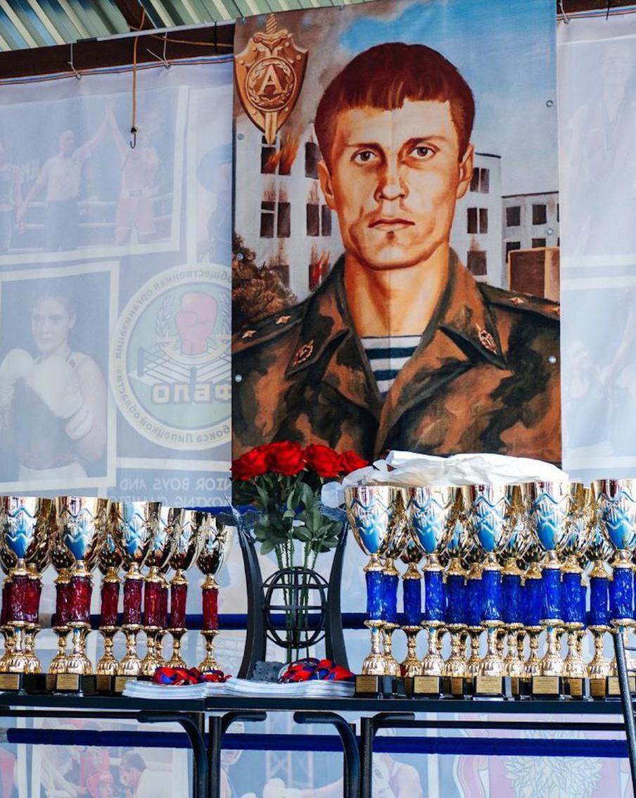 "Истекая кровью, вынес детей": как погибали спецназовцы на штурме в Беслане