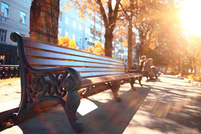 Как не отравить себе настроение в бабье лето: психолог советует москвичам, как справиться с FOMO